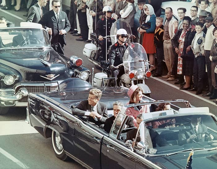 22 Nov 1963 | Kennedys Riding in Dallas Motorcade